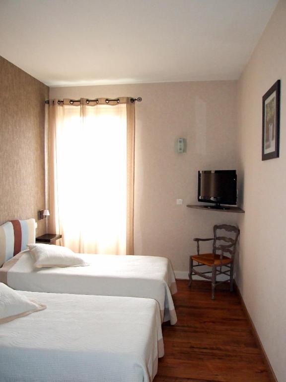 Logis Hotel L'Occitan 2 Etoiles Gaillac Zimmer foto